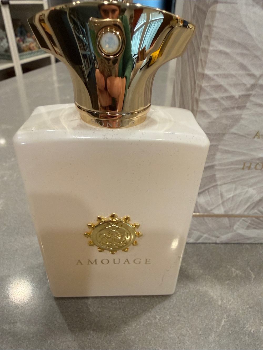 Amouage Honour Men’s Fragrance — White with Gold Accents - Picture 5 of 5